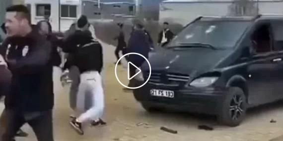 Bursapor taraftarı 21 plakalı araca saldırdı