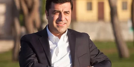Selahattin Demirtaş: Erdoğan, Kürtlerin oyunu alabileceğinden emin olsa HDP Genel Merkezi’nin önüne çadır kurar, orada yatar kalkardı