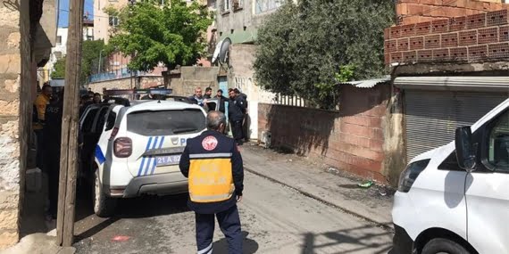 Diyarbakır’da vahşet! Eşini boğarak, kuzenini bıçaklayarak öldürdü