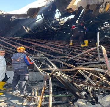 guncelleme-mersin-de-mobilya-fabrikasindaki-yanginda-tavanin-cokmesi-sonucu-biri-itfaiye-eri-4-kisi-oldu