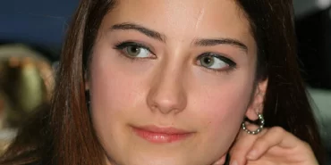 hazal-kaya-uyardi-ciddiye-almayin-C67Z