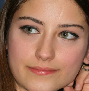 hazal-kaya-uyardi-ciddiye-almayin-C67Z