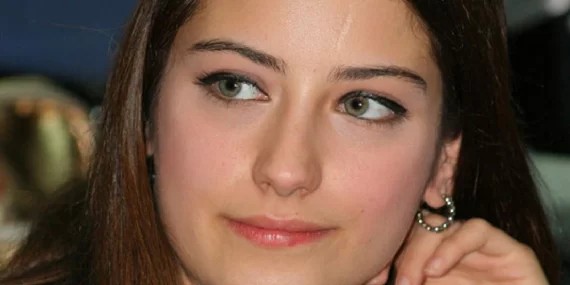 Hazal Kaya hakkında İpek Er'e cinsel saldırıda bulunduğu iddia edilen Uzman Çavuş Musa Orhan'a hakaretten 2 yıl 4 ay hapis istemi Hazal Kaya hakkında İpek Er’e cinsel saldırıda bulunduğu iddia edilen Uzman Çavuş Musa Orhan’a hakaretten 2 yıl 4 ay hapis istemi