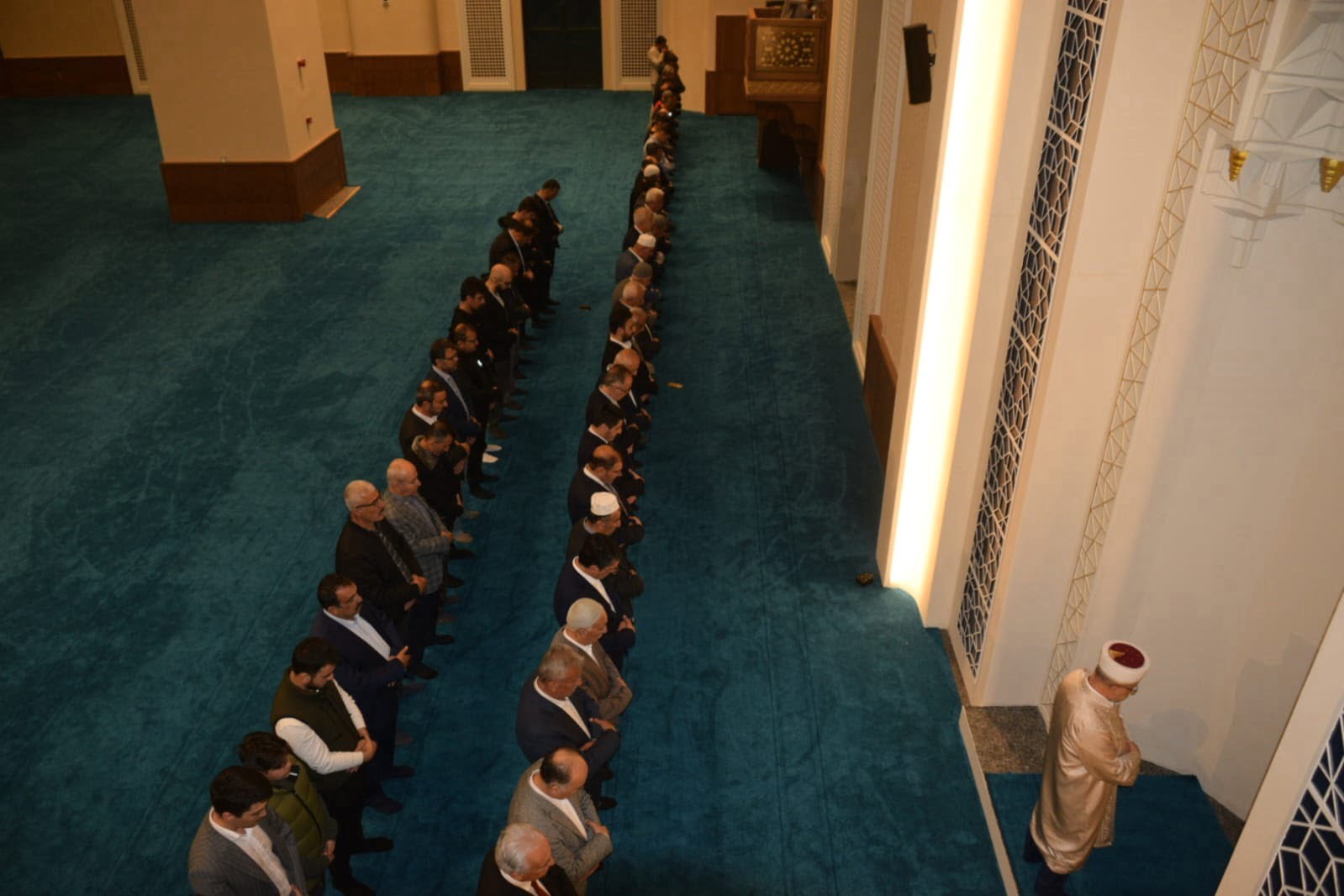 Esentepe’de yapılan Necat Nasıroğlu Külliyesi'nde ilk namaz kılındı