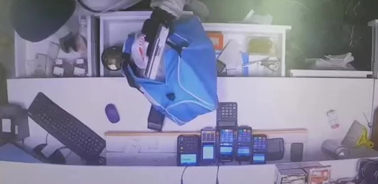 yer-konya-oyuncak-tabancayla-600-bin-liralik-soygun-jNqj