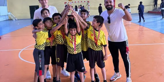 Batman’da futsal şampiyonu Borsa İstanbul Ortaokulu oldu