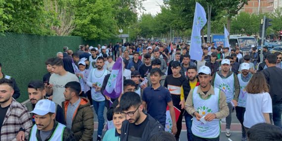 Batman’da gençlerden kirli politikalara karşı yürüyüş