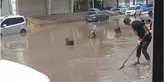 Batman’da kısa süreli yağmur: Birçok cadde ve sokağı su bastı