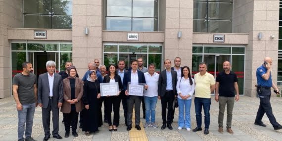 Yeşil Sol Partili milletvekilleri mazbatalarını aldı
