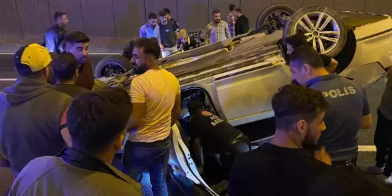 Diyarbakır’da araç takla attı: 2 yaralı