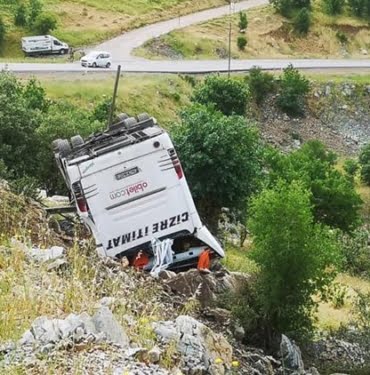 sirnakta-otobus-sarampole-yuvarlandi-2-yarali