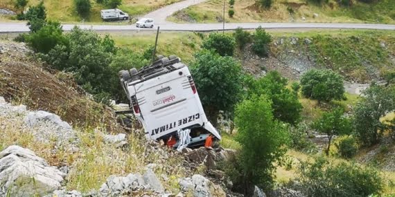 Şırnak’ta otobüs şarampole yuvarlandı
