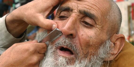 Afganistan’da sakal kesmek yasaklandı