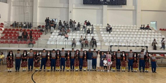 Halk Oyunları Yarışması nefes kesti