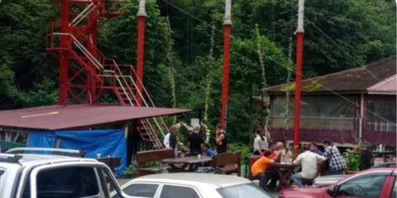 Diyarbakır’dan Rize’ye giden kafileye öğrencilerin gözü önünde saldırı: Öğretmen ve tur rehberi yaralandı