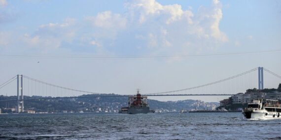Boğaz geçiş ücretlerinde zamlı tarife yarın başlıyor