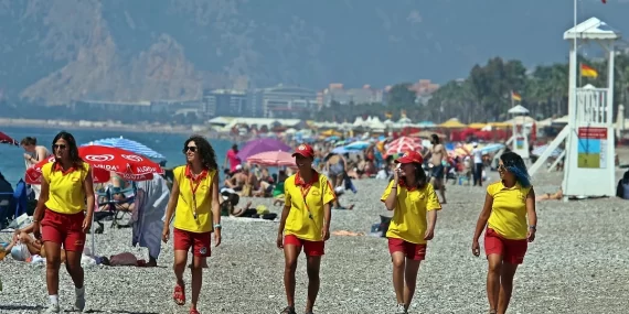 Kadın cankurtaranların isyanı: Boğulma numarası yapıyorlar