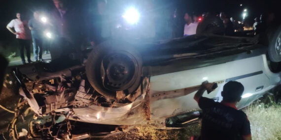Diyarbakır’da seyir halindeki araç takla attı: 2 ölü, 4 yaralı