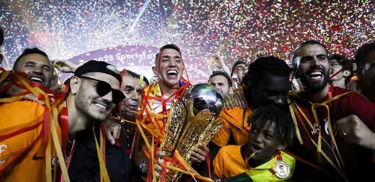 galatasarayin-sampiyonluguna-ozel-1905-er-adet-hatira-parasi-basildi-1