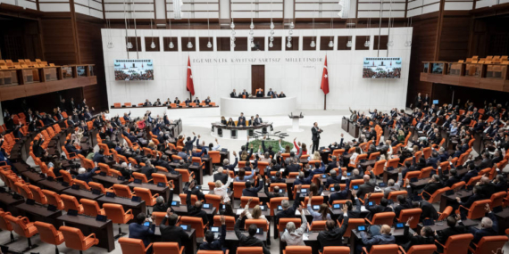 Komisyon seçiminde İYİ Partililer AK Parti’nin adayına oy verdi