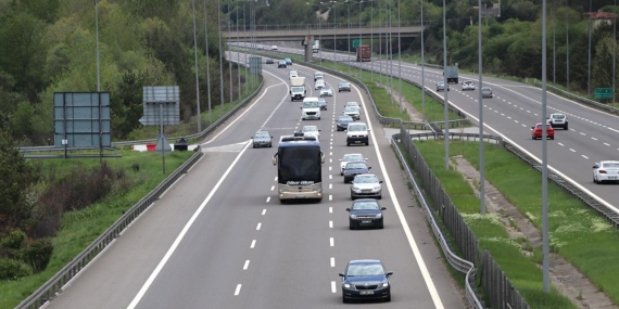 Bayramda yola çıkacaklara güvenli sürüş tavsiyeleri… Otoyol hipnozuna girmeyin