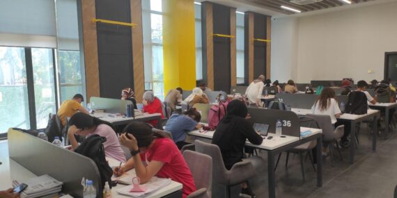 Öğrencilerden kütüphanenin bayram tatili boyunca kapalı kalmasına tepki