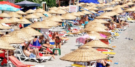 Bodrum’da plaja giriş ve aylık şezlong 26 bin lira, otel odasının geceliği 50 bin TL’den başlıyor
