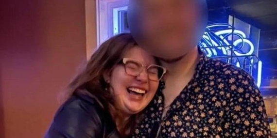 Sevgilisine alerjisi olan kadın…