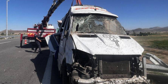 Mevsimlik işçiler Nevşehir otoyolunda kaza geçirdi: 24 yaralı