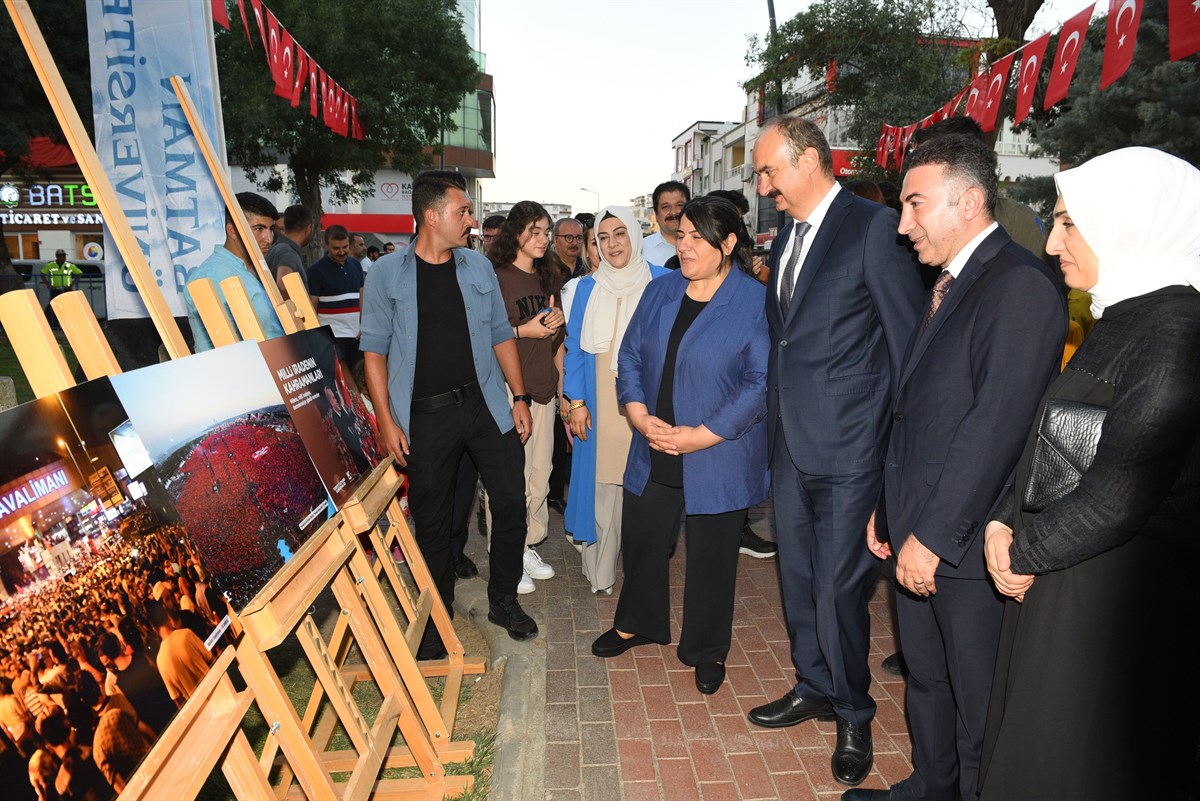 Batman'da “15 Temmuz Demokrasi ve Milli Birlik Günü” kapsamında bir dizi etkinlik düzenlendi Batman'da “15 Temmuz Demokrasi ve Milli Birlik Günü” kapsamında bir dizi etkinlik düzenlendi