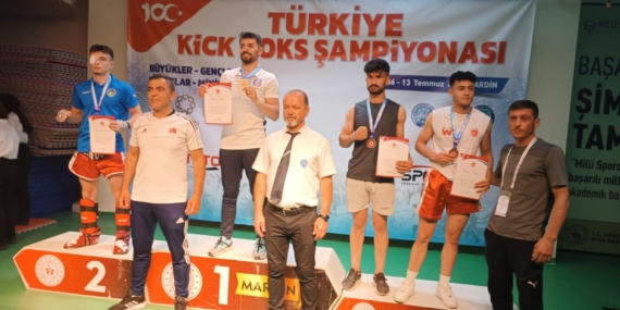 Kick Boks şampiyonasında Batmanlı sporcular fark attı