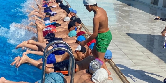 19 Mayıs olimpik yüzme havuzunda ücretsiz yüzme hizmeti