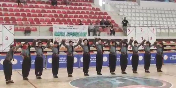 Batman’da 200 folklorcunun gözü valide