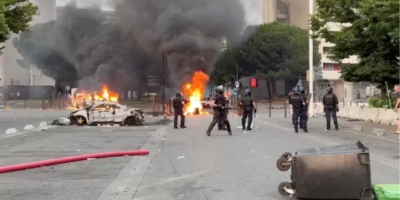 Fransa yanıyor: Göçmenlerin başlattığı gösteriler sürüyor