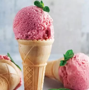 labne_peynirli_cilekli_dondurma-6711ac36-4100-4387-99ad-67a8c8f9086c