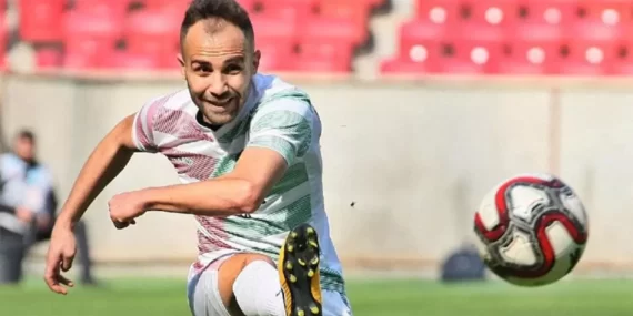 Batmanlı futbolcu 16 yıldır Amedspor’da oynuyordu. Amedspor’dan kaptan Mansur Çalar kararı!