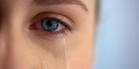 Gözyaşıyla şarj olan kontakt lens geliştirildi