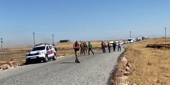 DEDAŞ Ergani’de mahallenin trafolarını söktü