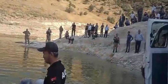Siirt’te boğulan babanın cenazesini Batman Belediyesi ekipleri buldu Siirt’te boğulan babanın cenazesini Batman Belediyesi ekipleri buldu