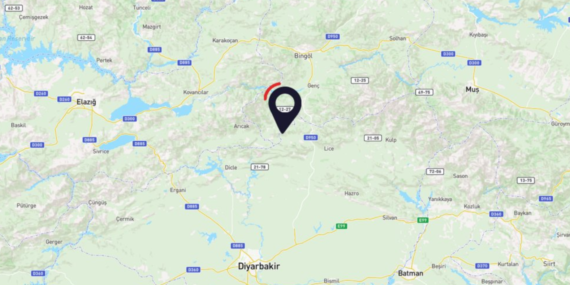 Diyarbakır’da depremin merkez üssünde şebeke çöktü, vatandaşlar dışarıda