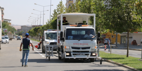 Batman Belediyesi, yol çizgi iyileştirme çalışmalarına ağırlık verdi