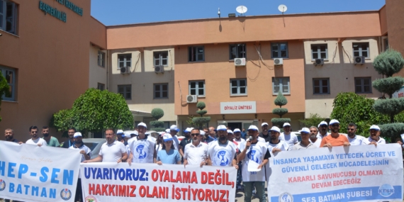 Batman’da sağlık çalışanları iş bırakarak taleplerini sıraladı