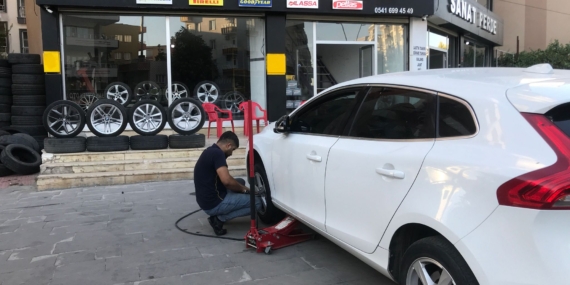 Lüks araçlar bile çıkma lastik tercih ediyor