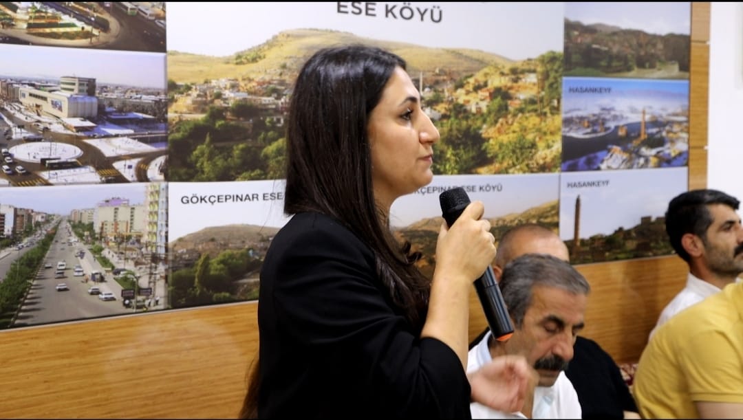 Yeşil Sol Parti, aralarında husumet bulunan Akın ve Ablay ailelerini barıştırdı
