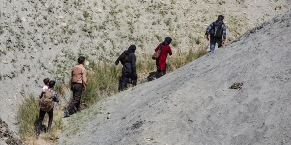 İran son bir ayda 43 binden fazla Afgan’ı sınırdışı etti