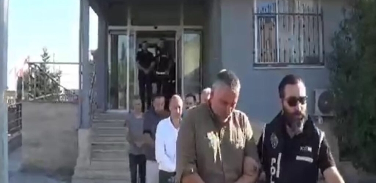 MATBAA KURUP SAHTE DOLAR BASIYORLARDI: 6 ŞÜPHELİ TUTUKLANDI