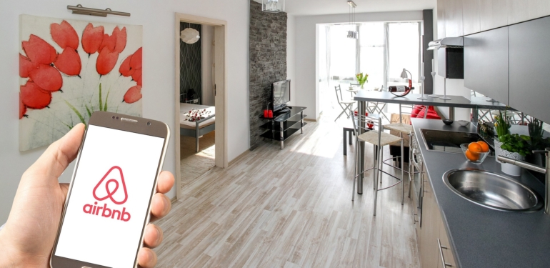 1695999569120-airbnb-super-ev-sahibi