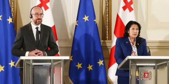 Anayasayı ihlal etmekle suçlanan Gürcistan Cumhurbaşkanı hakkında azil süreci başlatıldı Anayasayı ihlal etmekle suçlanan Gürcistan Cumhurbaşkanı hakkında azil süreci başlatıldı