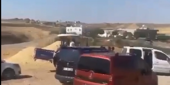 Kurtalan’da köylüler, yolların bozulduğu gerekçesiyle yol kapatarak eylem yaptı! Kurtalan’da köylüler, yolların bozulduğu gerekçesiyle yol kapatarak eylem yaptı!