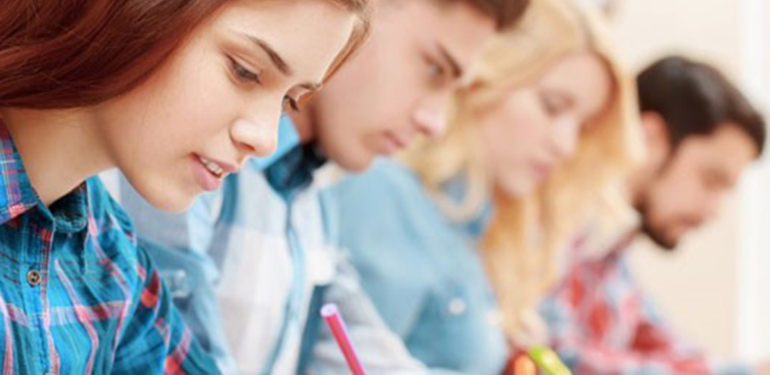 öğrenciler üniveriste